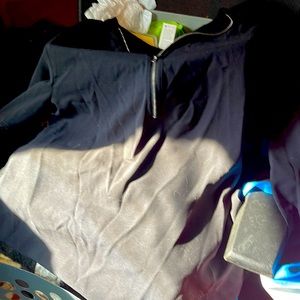 Size extra large shirt, long sleeve very good nice for the evenings